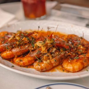 Menu king prawns with garlic sauce