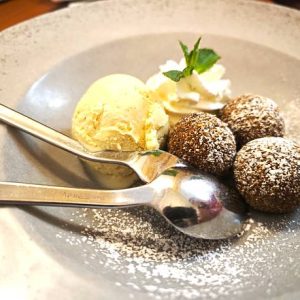 Menu ice cream (vanilla / chocolate)